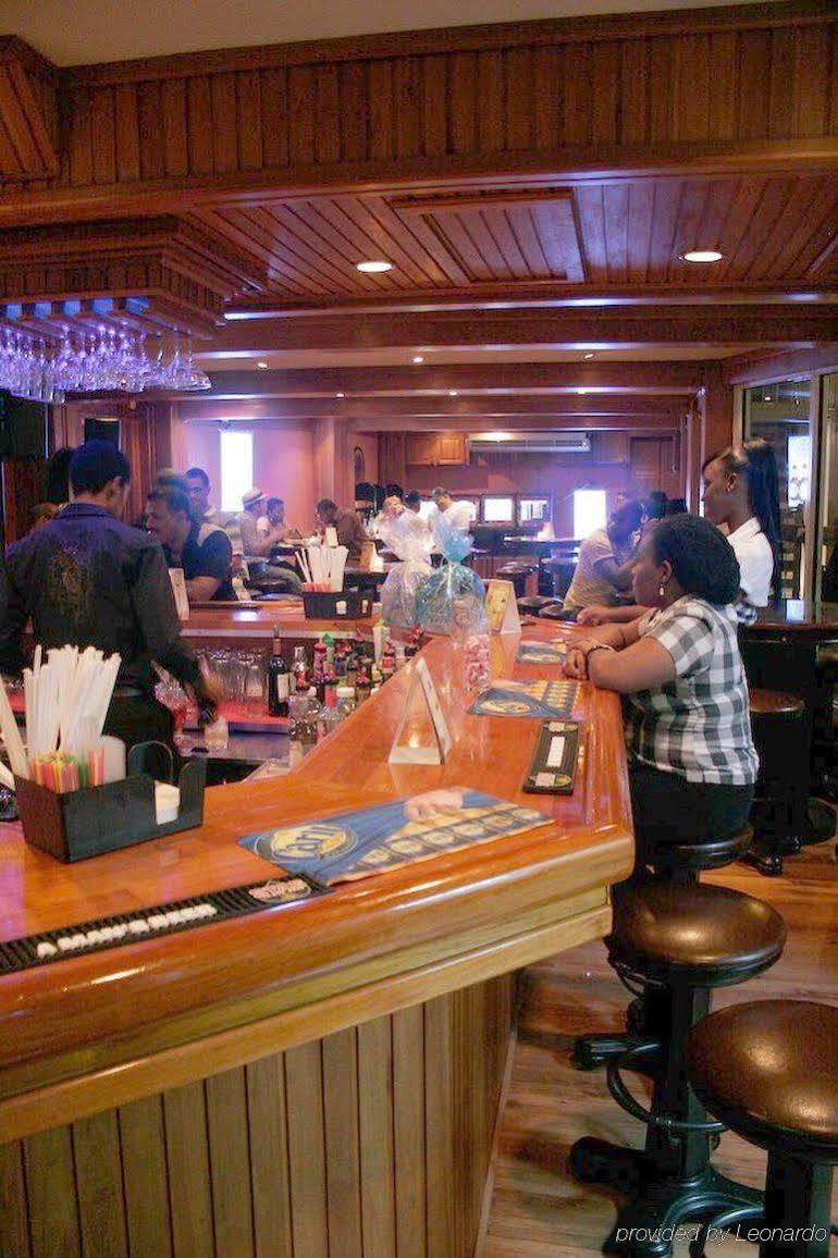 Tradewinds Hotel 산 페르난도 레스토랑 사진